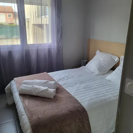 Apartment Bel En Rdc Avec Parking Chassieu